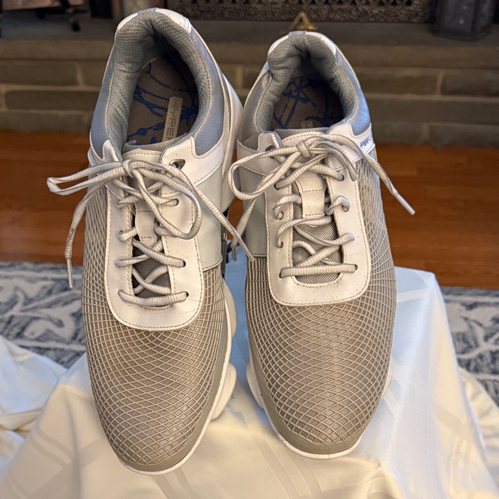 Men’s Footjoy hyperflex golf shoes size 11. Used in good condition